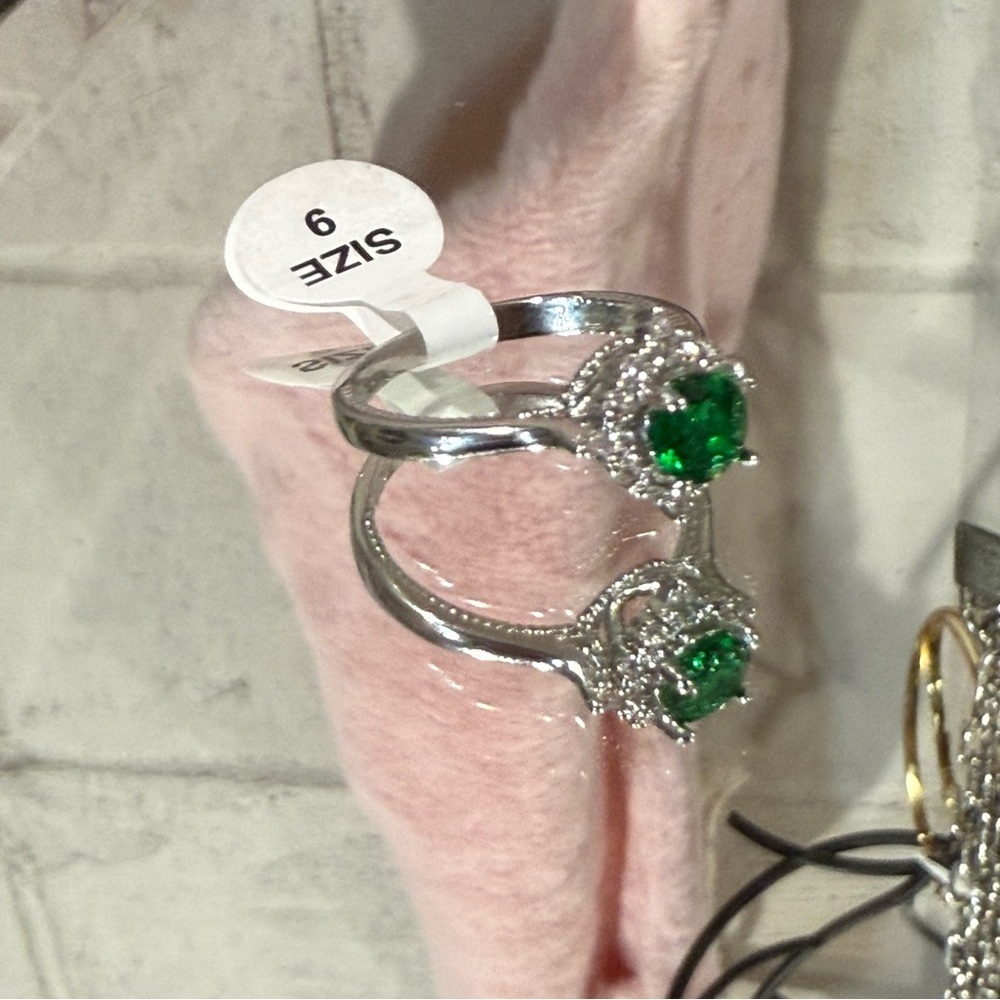 Elegant Silver and Green Gemstone Ring Size 9 engagement promise ring gift - Picture 5 of 9